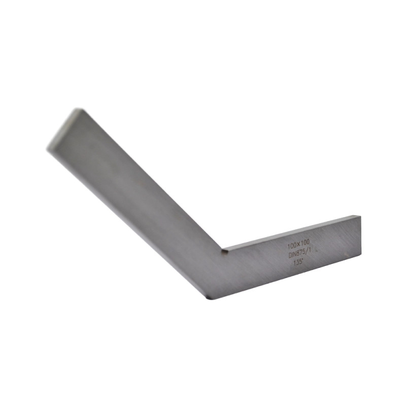 Equerre simple 135°