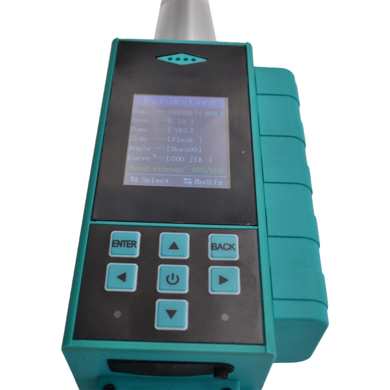 Écran numérique du scléromètre affichant l'indice de rebond et la valeur de compression en MPa.